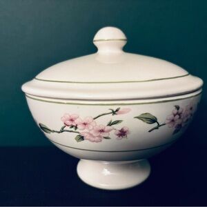 Sugar Bowl & Lid Hydrangea
by MARTHA STEWART